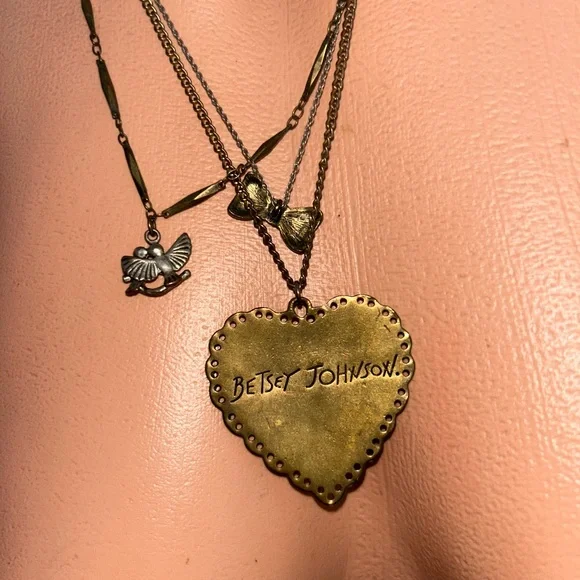 Betsey Johnson love hurts rose necklace charm vintage tattoo heartbreaker layer